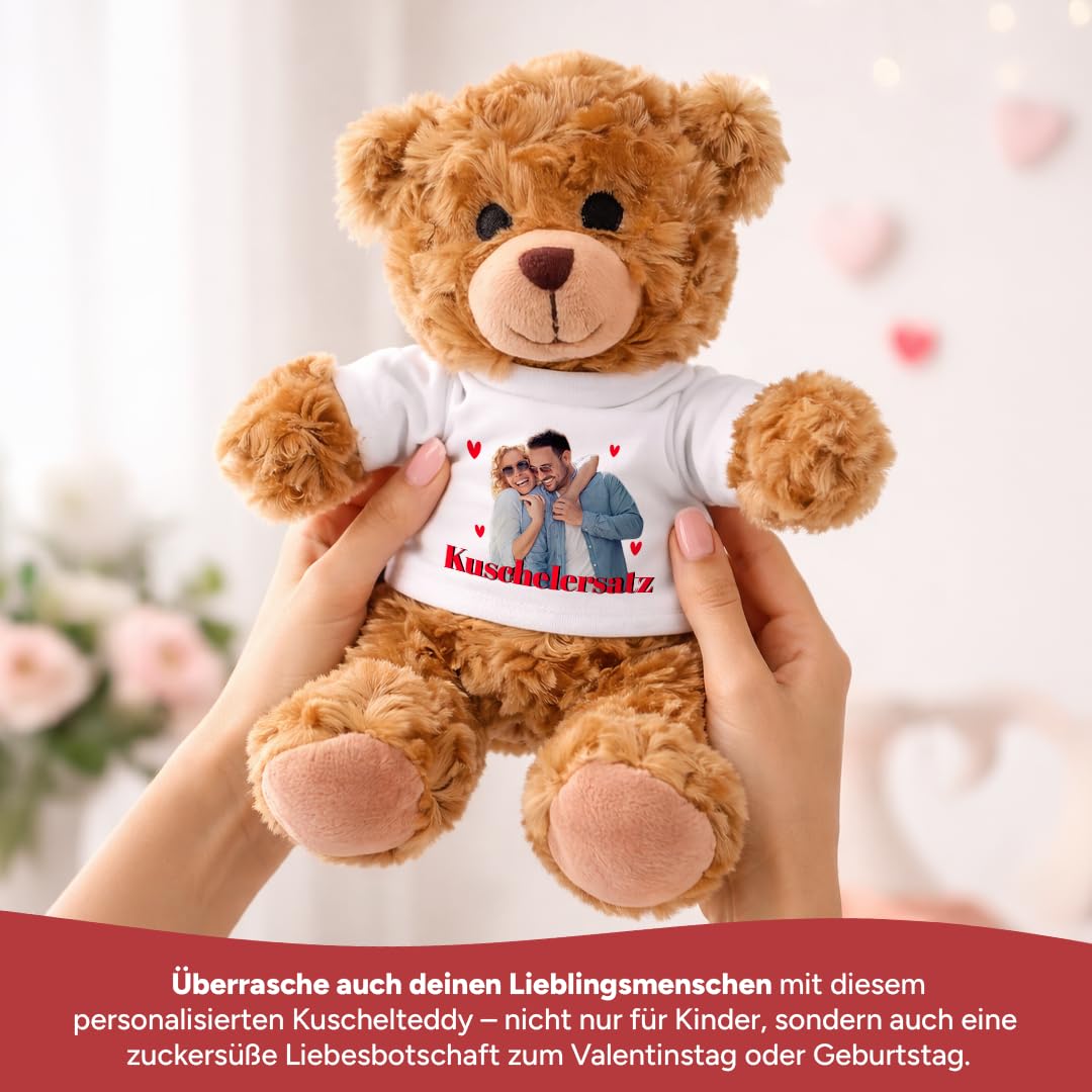 Kuscheltier Teddybär personalisiert – Flauschiges Plüschtier mit weißem T-Shirt zum Bedrucken – Weicher Teddybär für Babys & Kinder – Geschenk zur Geburt & Geburtstag